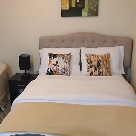 Hastings Towers 4D - Studio Apt Opp Beach Bridgetown Bagian luar foto