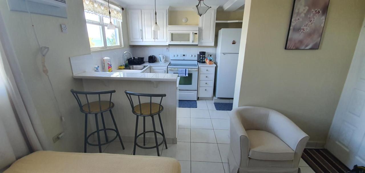 Hastings Towers 4D - Studio Apt Opp Beach Bridgetown Bagian luar foto