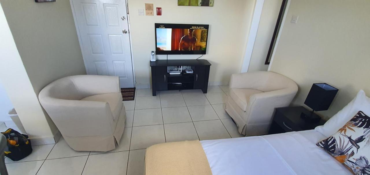Hastings Towers 4D - Studio Apt Opp Beach Bridgetown Bagian luar foto