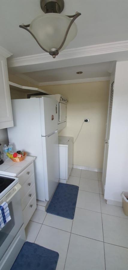 Hastings Towers 4D - Studio Apt Opp Beach Bridgetown Bagian luar foto