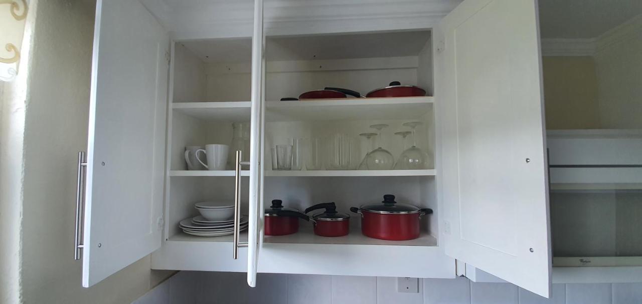 Hastings Towers 4D - Studio Apt Opp Beach Bridgetown Bagian luar foto