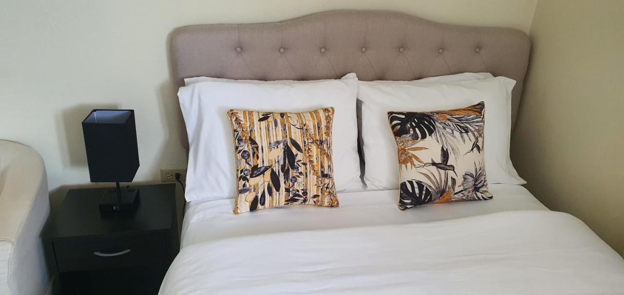 Hastings Towers 4D - Studio Apt Opp Beach Bridgetown Bagian luar foto