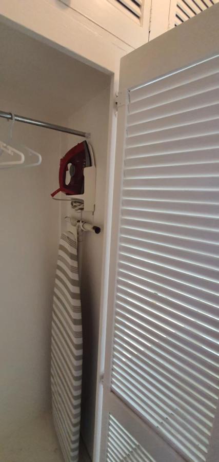 Hastings Towers 4D - Studio Apt Opp Beach Bridgetown Bagian luar foto